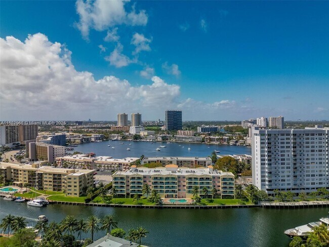Building Photo - 201 Golden Isles Dr