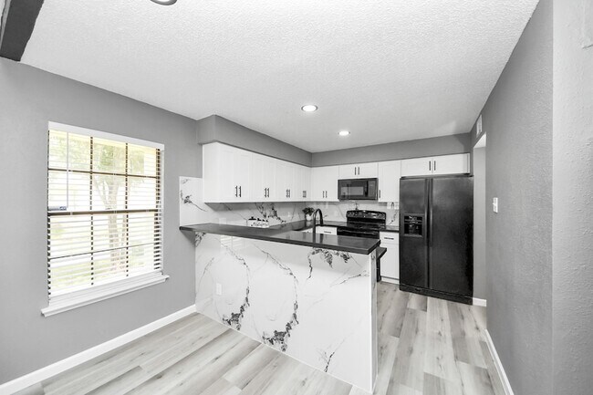 Building Photo - 6281 Ludington Dr