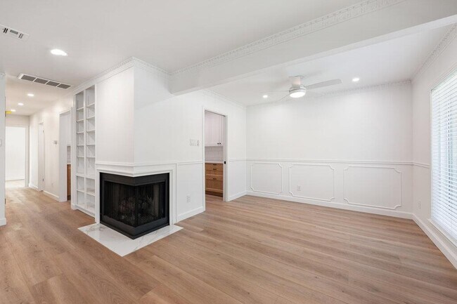 Building Photo - 7201 Chimney Corners