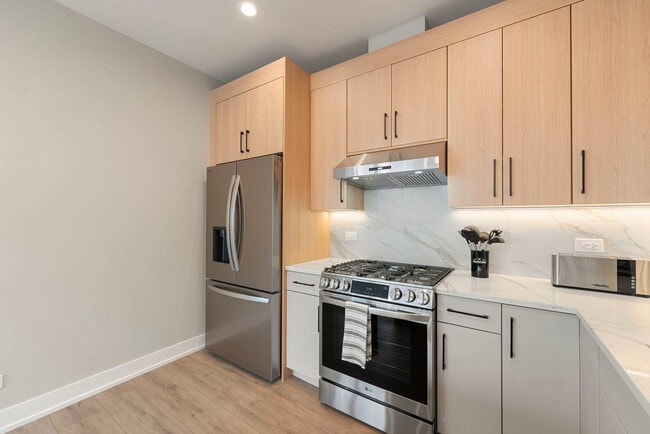 Building Photo - 2344 W Polk St