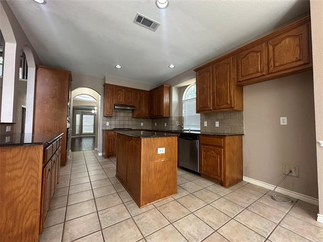 Building Photo - 836 Hunters