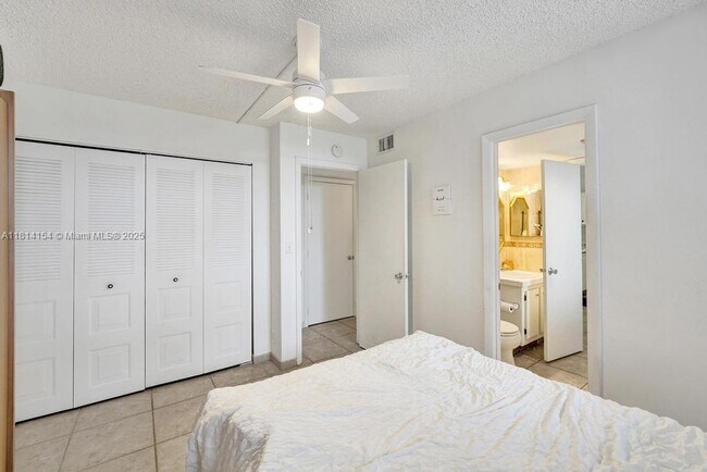 Building Photo - 1911 Sabal Palm Dr