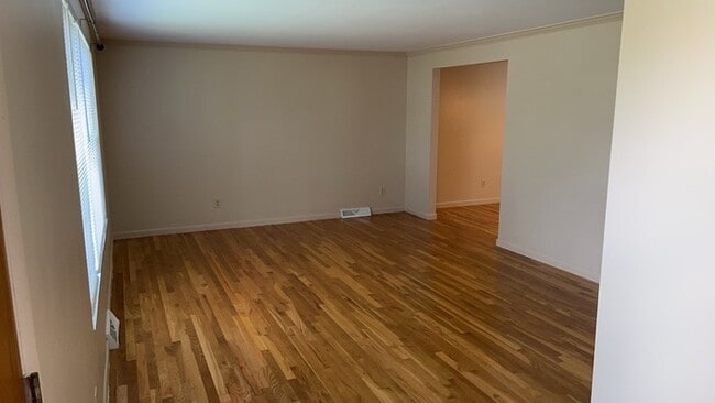 Building Photo - 811 Kenbrook Dr