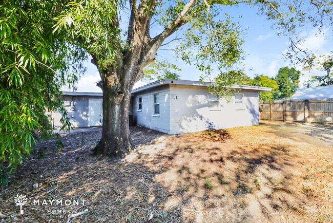 Building Photo - 5608 32nd Ave N