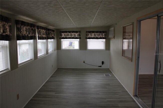 Building Photo - 204 50th Ave Dr W