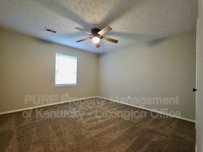 Building Photo - 348 Redding Rd