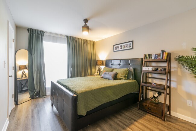 Building Photo - 4605 Coronado Dr