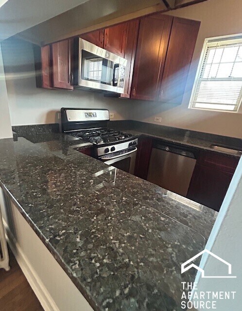 Building Photo - 72 Pine Ave