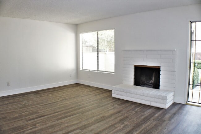Building Photo - 6808 N Half Moon Dr