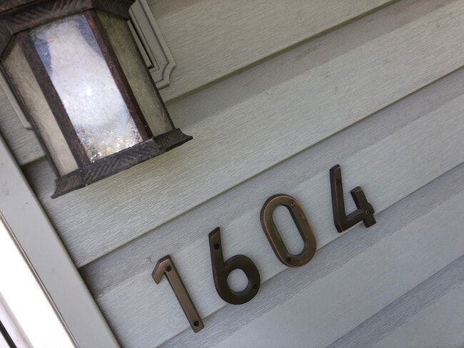Building Photo - 1604 3rd St S