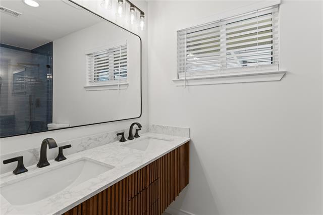 Building Photo - 3622 Douglas Dr