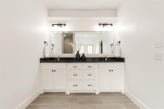 Building Photo - 3217 Pinnacle Peak Dr