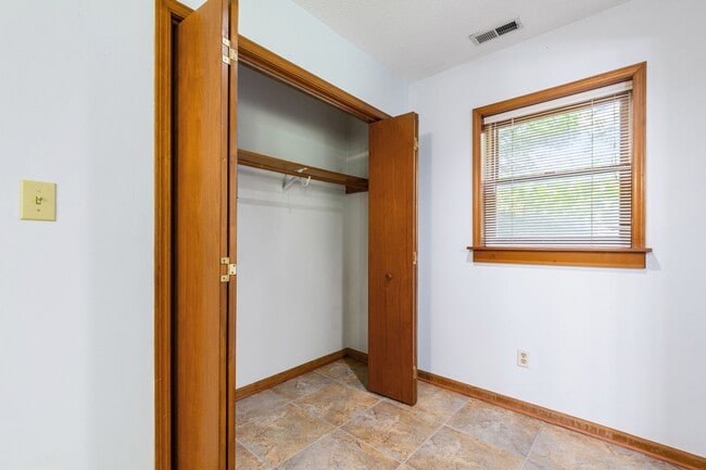 Building Photo - Spacious 4-Bedroom Carrboro Home with Dual...