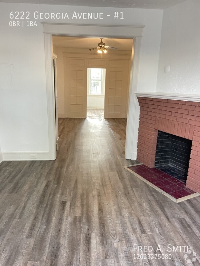 Building Photo - Studio Apartment in Brightwood Available Now