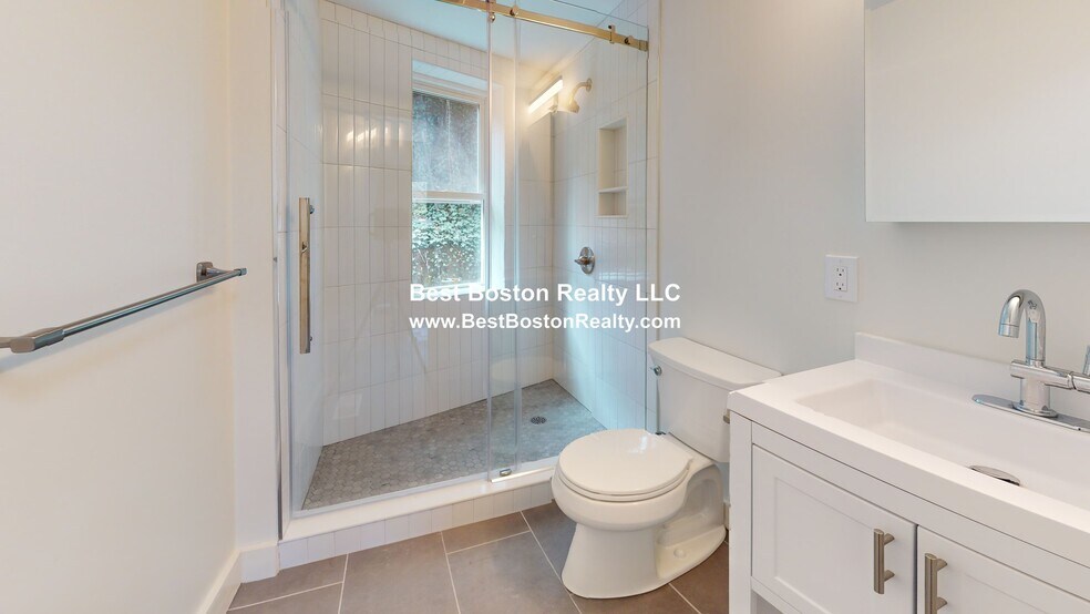 Building Photo - 38 Gibson St