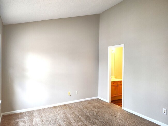 Building Photo - Cozy, 2 story, 2 bedroom, 2.5 bath Townhome Located in the Melrose Community!