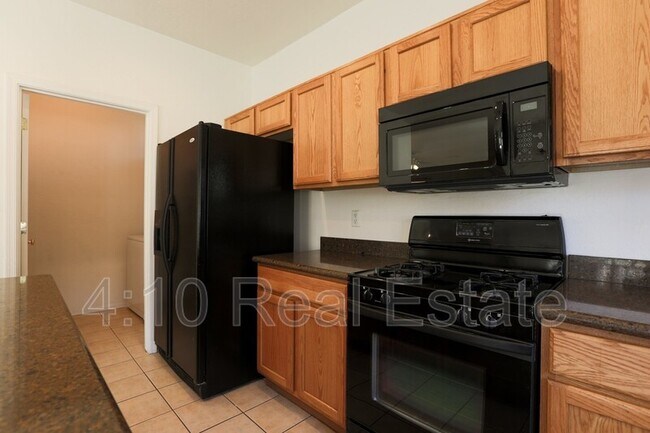 Building Photo - 2644 E Chester Dr