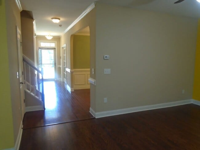 Building Photo - Stunning 5-Bedroom, 3.5-Bath Home with Bon...