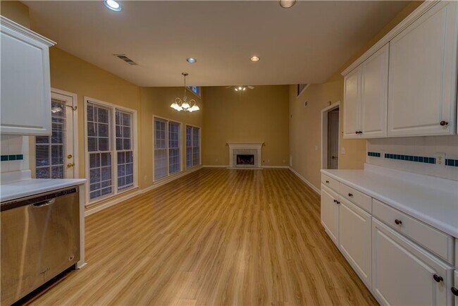 Building Photo - 1429 Oglethorpe Dr