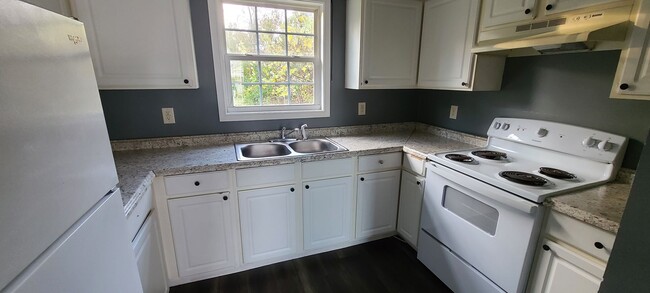 Building Photo - 1211 Knight St