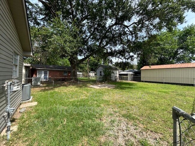 Building Photo - 3437 Red Bud Ln