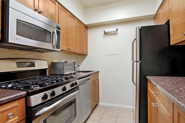 Building Photo - 4801 Fairmont Ave