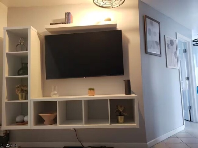 Building Photo - 187 Milford Ave