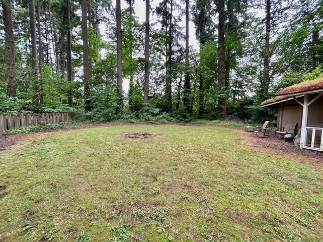 Building Photo - Tranquil Environment: 3 Bed, 1 Bath House