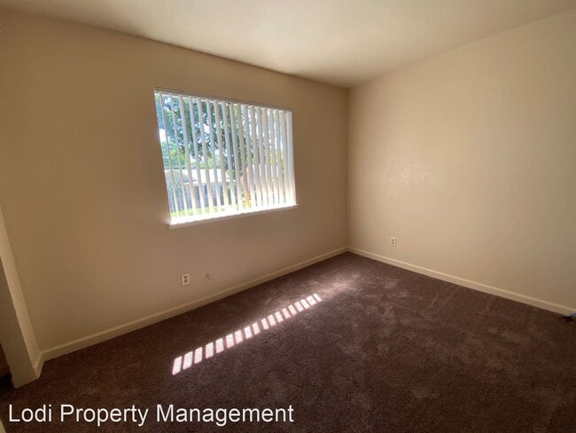 Building Photo - 205 Daisy Ave