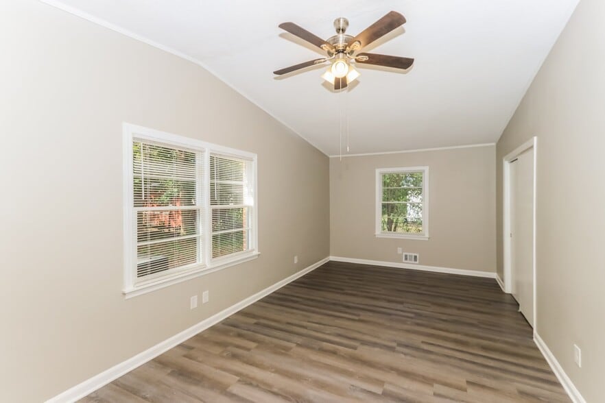 Building Photo - 503 Bernard Dr