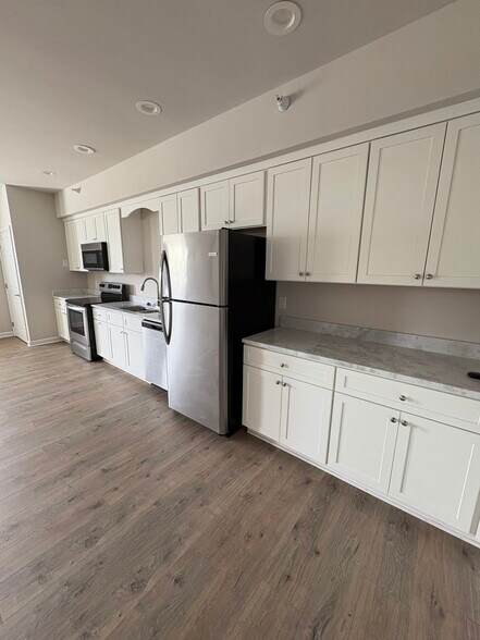 Building Photo - 107 Screven St