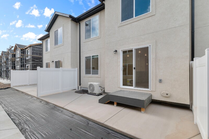 Building Photo - 1498 720 N