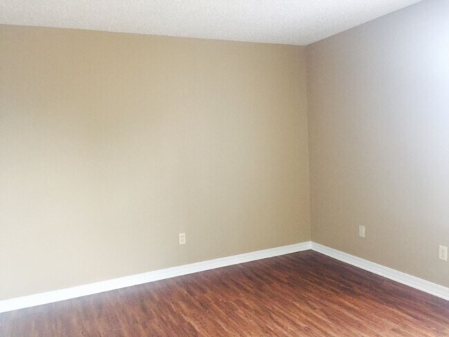 Building Photo - 2106 Lee St