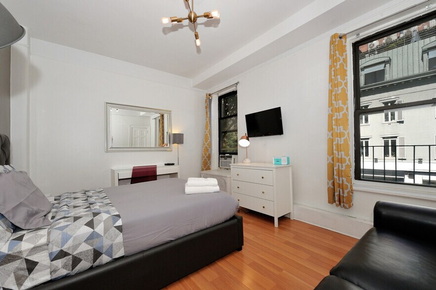 Building Photo - 444 First Ave Loop