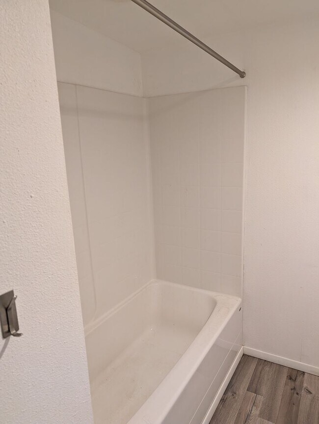 Building Photo - 107 E Section St