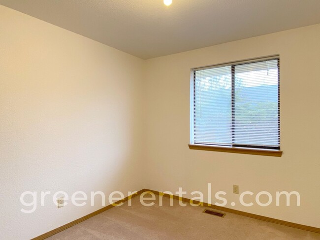 Building Photo - 3BR 2BA Rambler in Emerald Hills Community