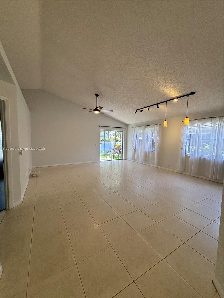 Building Photo - 9366 Arborwood Cir