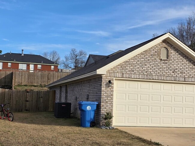 Building Photo - 745 Park Ln