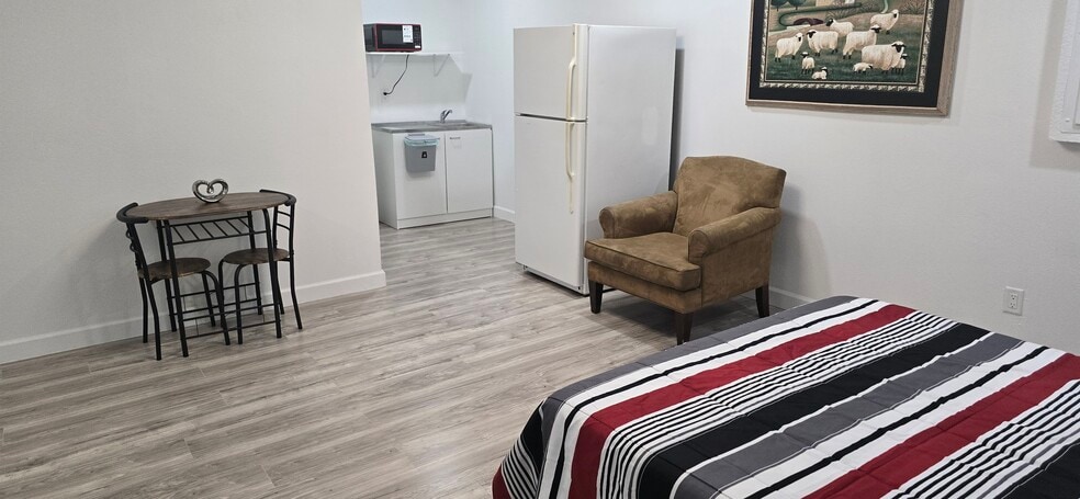 Building Photo - 551 Albatross Dr