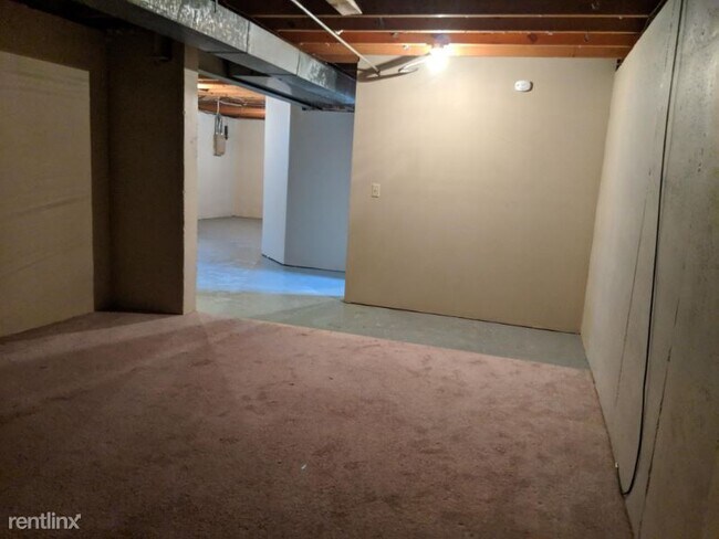 Building Photo - 3 br, 1.5 bath House - 4958 Marshall Dr
