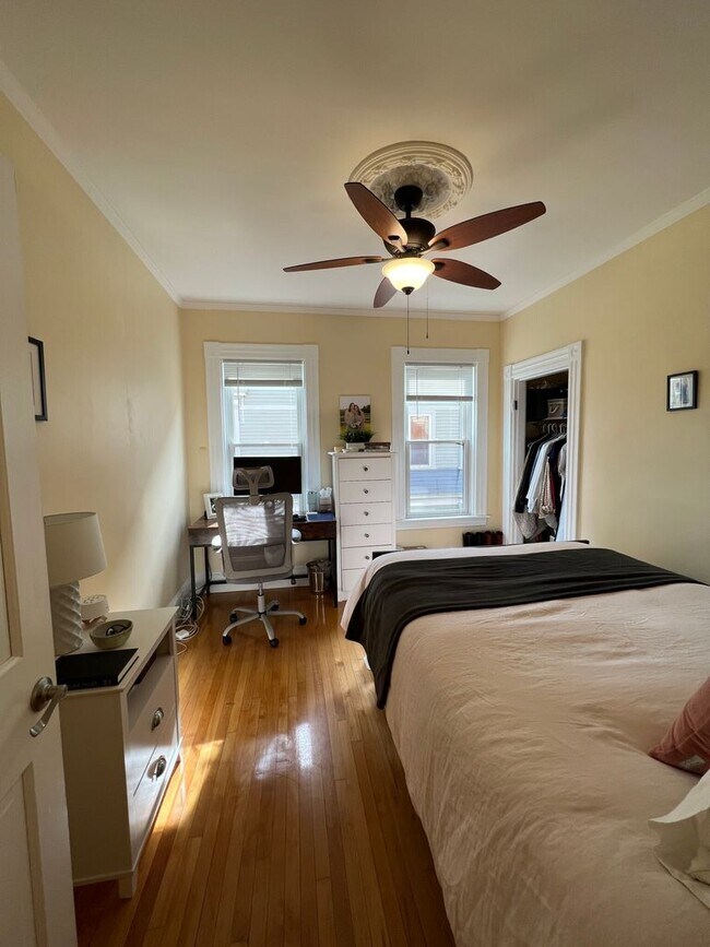 Building Photo - Amazing 4 bed 2.5 bath in Cambridge....