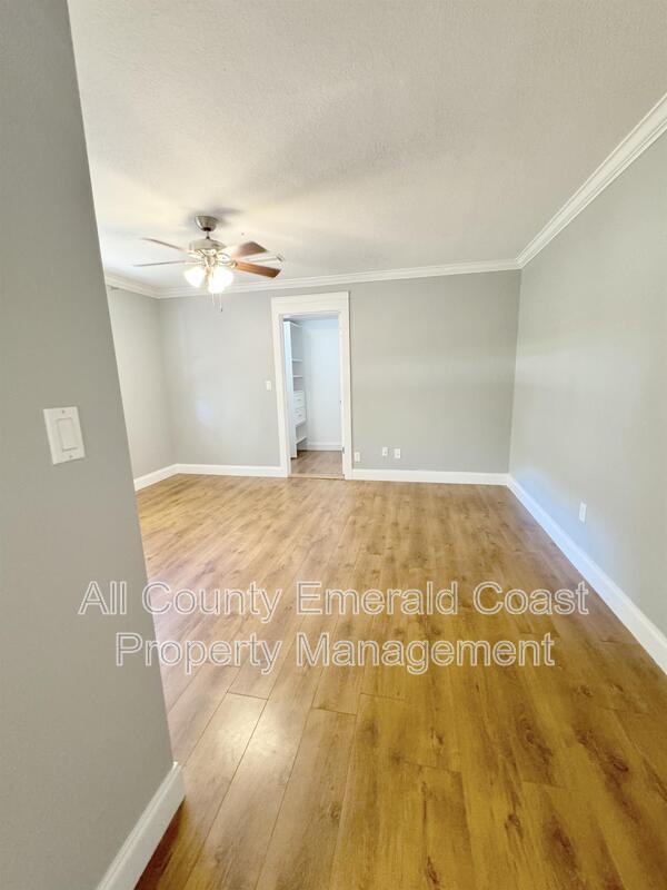 Building Photo - 847 Kell Aire Dr