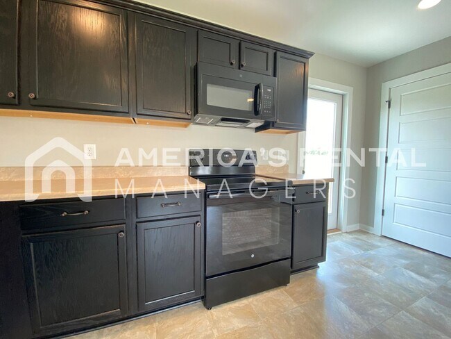 Building Photo - Home for Rent in Talladega, AL!!! Available to View!