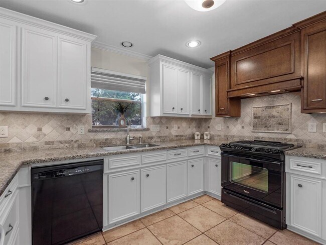 Building Photo - 3014 Redwood Lodge Dr