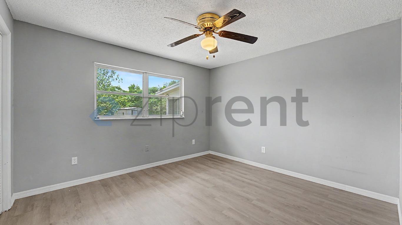 Building Photo - Unit