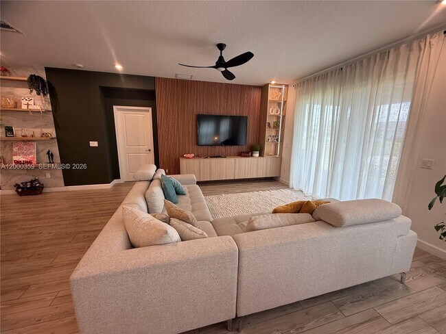 Building Photo - 10503 SW Orana Dr