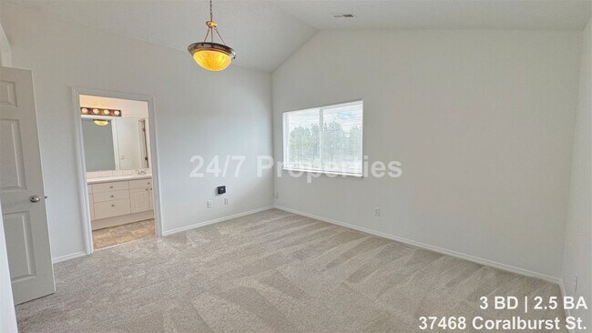 Building Photo - Remodeled 3 BD | 2.5 BA Home - Sandy