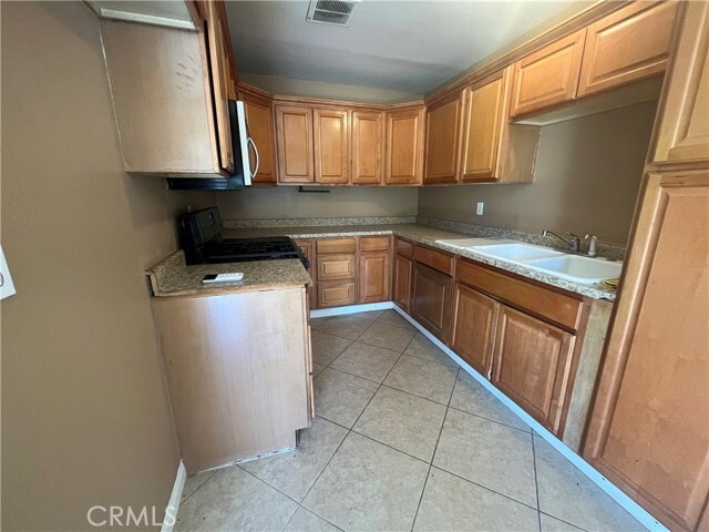 Building Photo - 16510-16510 Lakeshore Dr