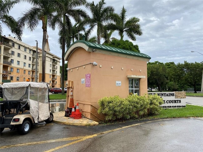 Building Photo - 9320 Fontainebleau Blvd