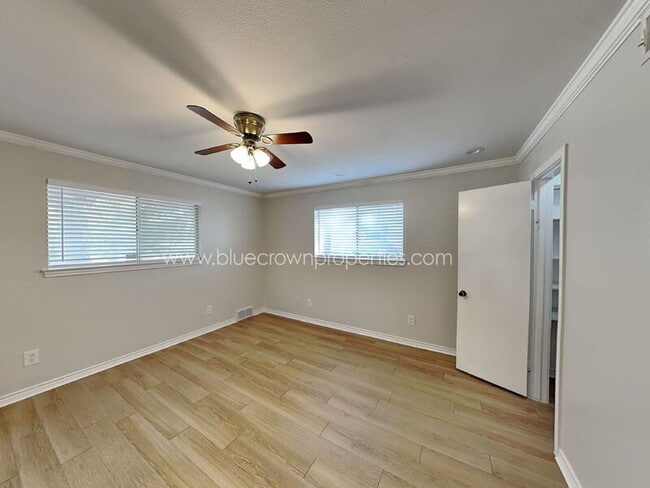 Building Photo - 5928 Fox Hill Ln